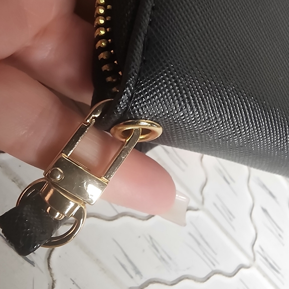 NWOT Michael Kors Black Wristlet Wallet - Picture 8 of 9